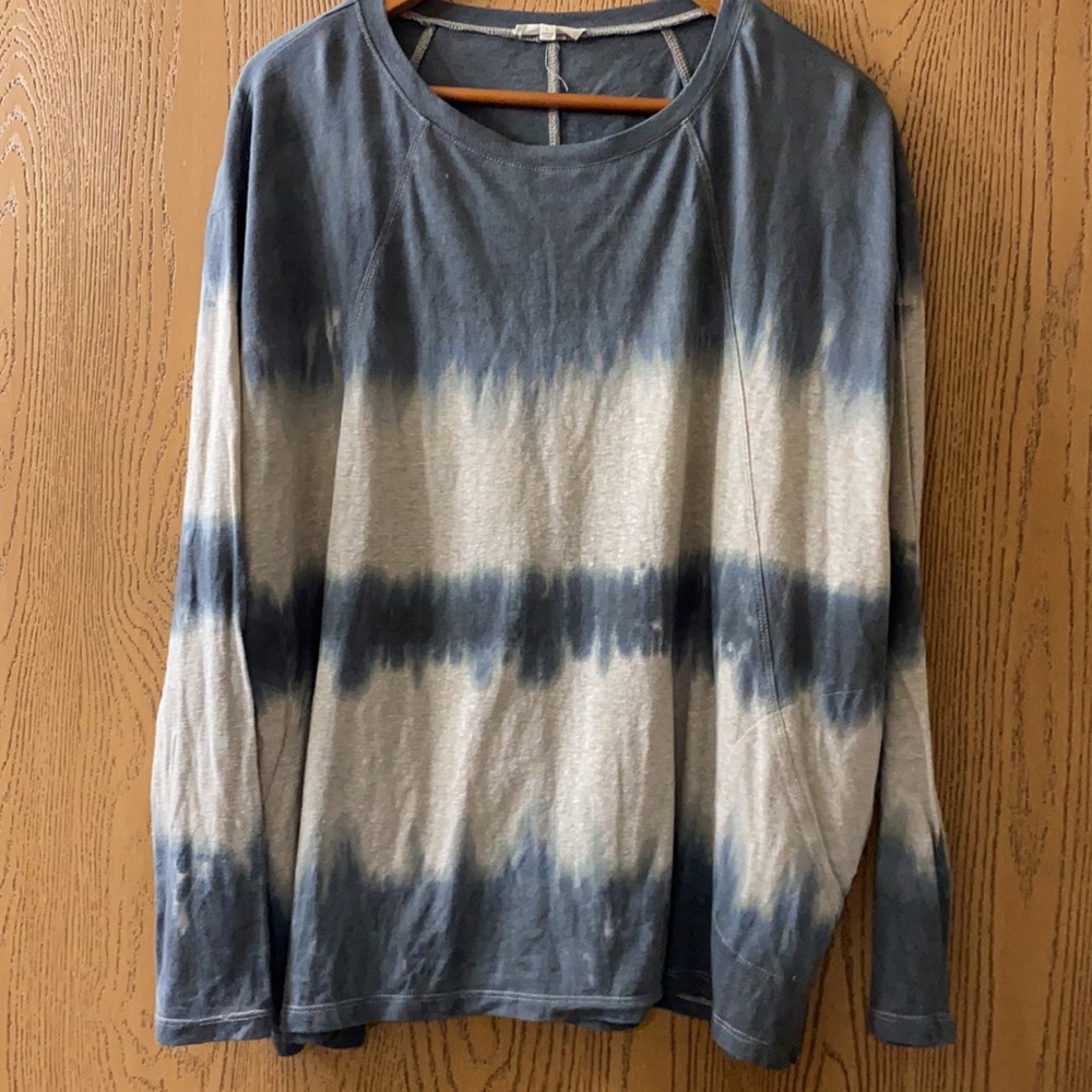 Easel long sleeve
